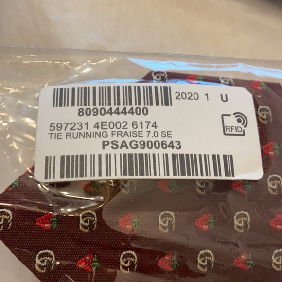 Authentic BNWT Gucci Running Fraise Tie - Picture 3 of 12